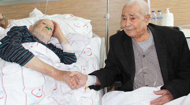 Asker arkadaşları 72 yıl sonra hastane odasında karşılaştı