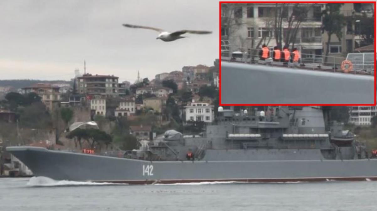 Boğaz’da dikkat çeken görüntü! Rus savaş gemisinin mürettebatı dakikalar boyunca gözlerini ayıramadı